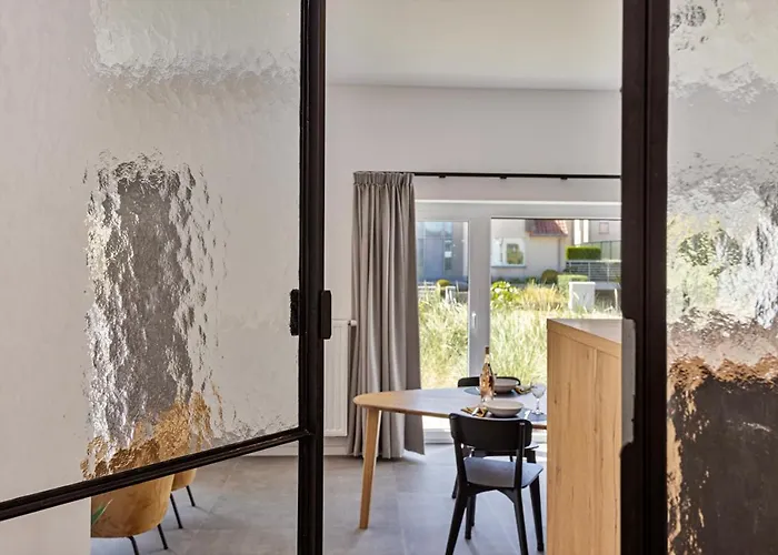 Luxe Strandappartement Met Zonneterras & Parking